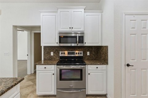 House in Lakeland, Florida 4 bedrooms, 185.34 sq.m. № 2348388 - photo 12