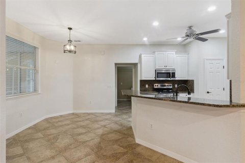 House in Lakeland, Florida 4 bedrooms, 185.34 sq.m. № 2348388 - photo 14