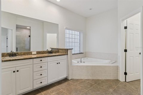 House in Lakeland, Florida 4 bedrooms, 185.34 sq.m. № 2348388 - photo 26
