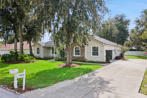 House in Lakeland, Florida 4 bedrooms, 185.34 sq.m. № 2348388 - photo 2