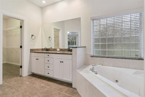 House in Lakeland, Florida 4 bedrooms, 185.34 sq.m. № 2348388 - photo 28