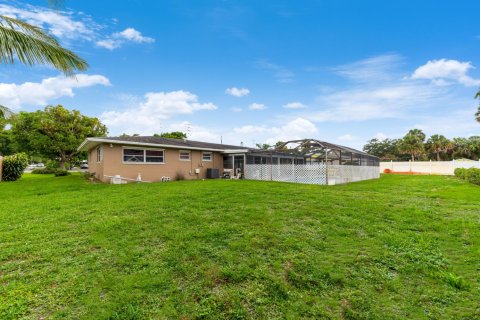 Casa en alquiler en Stuart, Florida, 3 dormitorios, 136.94 m2 № 1007318 - foto 1