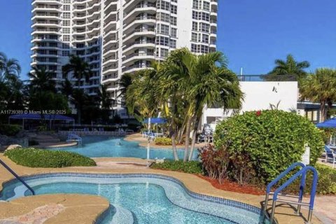 Copropriété à vendre à Aventura, Floride: 2 chambres, 109.72 m2 № 1985095 - photo 1