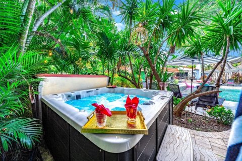 House in Fort Lauderdale, Florida 5 bedrooms, 283.91 sq.m. № 2012256 - photo 9