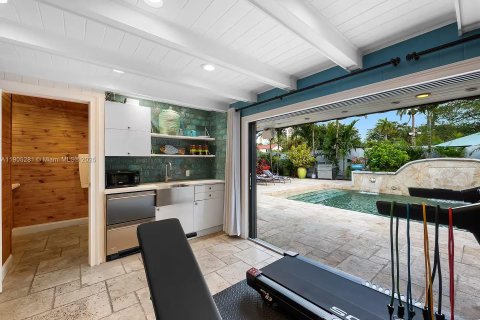 House in Fort Lauderdale, Florida 5 bedrooms, 283.91 sq.m. № 2012256 - photo 18