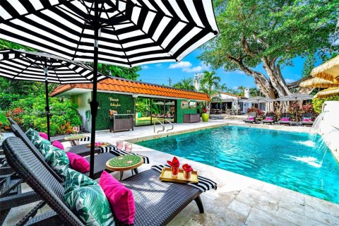 House in Fort Lauderdale, Florida 5 bedrooms, 283.91 sq.m. № 2012256