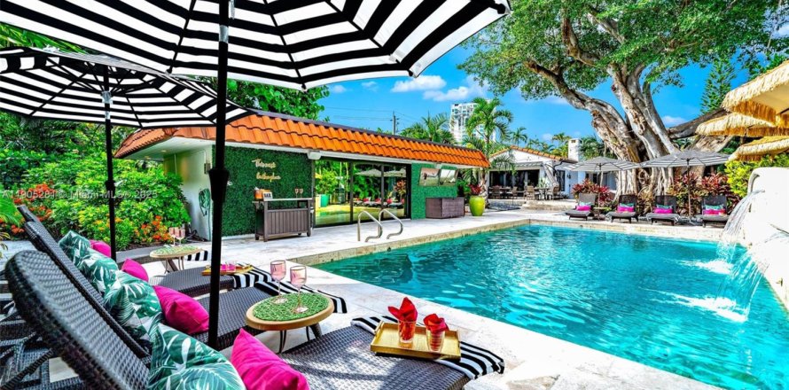 House in Fort Lauderdale, Florida 5 bedrooms, 283.91 sq.m. № 2012256