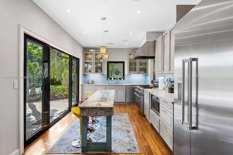 House in Fort Lauderdale, Florida 5 bedrooms, 283.91 sq.m. № 2012256 - photo 22