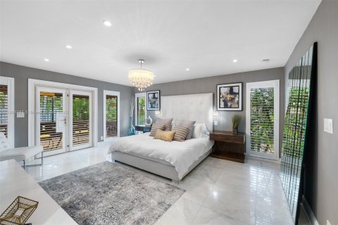 House in Fort Lauderdale, Florida 5 bedrooms, 283.91 sq.m. № 2012256 - photo 28