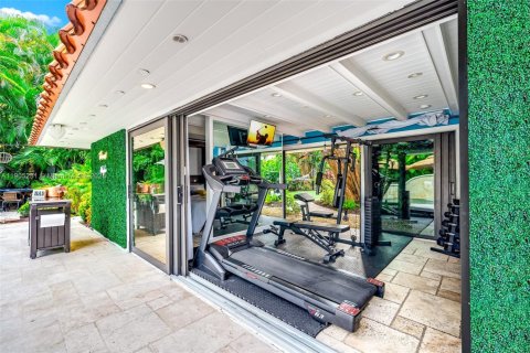 House in Fort Lauderdale, Florida 5 bedrooms, 283.91 sq.m. № 2012256 - photo 3