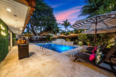 House in Fort Lauderdale, Florida 5 bedrooms, 283.91 sq.m. № 2012256 - photo 6
