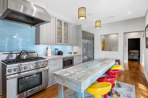 House in Fort Lauderdale, Florida 5 bedrooms, 283.91 sq.m. № 2012256 - photo 23