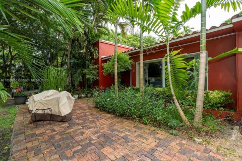 Casa en alquiler en Miami, Florida, 4 dormitorios, 267.74 m2 № 1882615 - foto 11