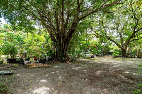 Casa en alquiler en Miami, Florida, 4 dormitorios, 267.74 m2 № 1882615 - foto 8