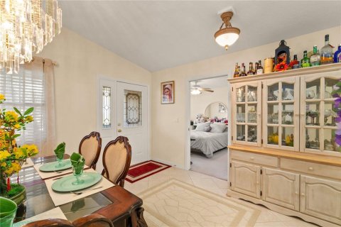 House in Tavares, Florida 3 bedrooms, 178.37 sq.m. № 1509865 - photo 14
