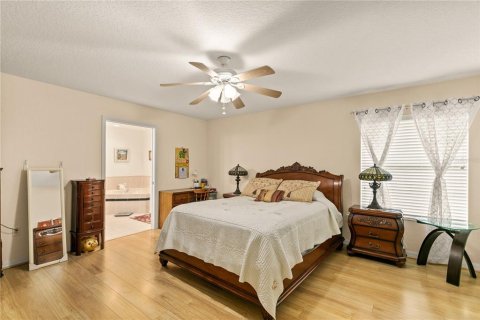 House in Tavares, Florida 3 bedrooms, 178.37 sq.m. № 1509865 - photo 24