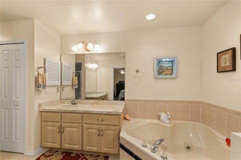 House in Tavares, Florida 3 bedrooms, 178.37 sq.m. № 1509865 - photo 22
