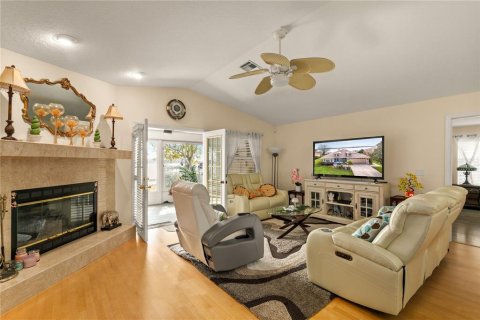 House in Tavares, Florida 3 bedrooms, 178.37 sq.m. № 1509865 - photo 17