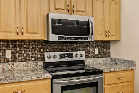 House in Tavares, Florida 3 bedrooms, 178.37 sq.m. № 1509865 - photo 10
