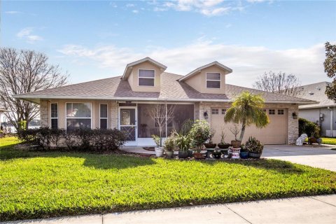 House in Tavares, Florida 3 bedrooms, 178.37 sq.m. № 1509865 - photo 3