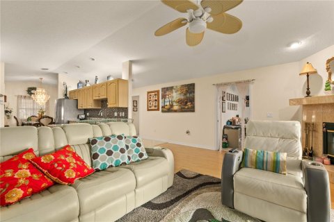 House in Tavares, Florida 3 bedrooms, 178.37 sq.m. № 1509865 - photo 18