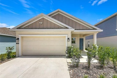 House in Winter Haven, Florida 3 bedrooms, 133.04 sq.m. № 2112697