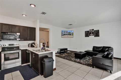 Купить таунхаус в Майами, Флорида 4 спальни, 178.37м2, № 2051124 - фото 18