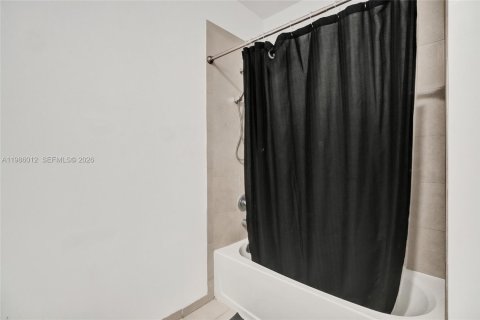 Купить таунхаус в Майами, Флорида 4 спальни, 178.37м2, № 2051124 - фото 29