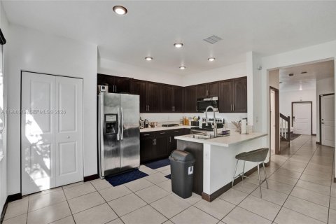 Купить таунхаус в Майами, Флорида 4 спальни, 178.37м2, № 2051124 - фото 17