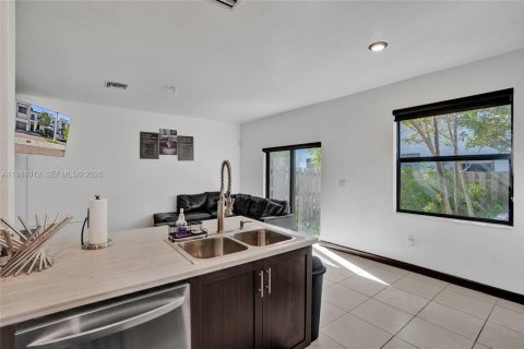 Купить таунхаус в Майами, Флорида 4 спальни, 178.37м2, № 2051124 - фото 19