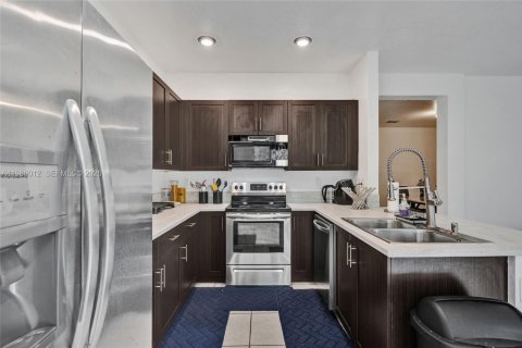 Купить таунхаус в Майами, Флорида 4 спальни, 178.37м2, № 2051124 - фото 20