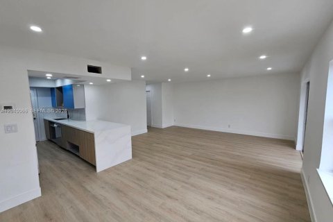Condo à Hialeah, Floride, 2 chambres  № 2085872