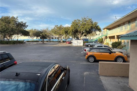 Condo in New Port Richey, Florida, 2 bedrooms  № 2108693 - photo 8