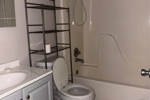 Condo in New Port Richey, Florida, 2 bedrooms  № 2108693 - photo 7