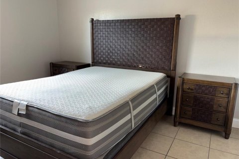 Condo in New Port Richey, Florida, 2 bedrooms  № 2108693 - photo 4