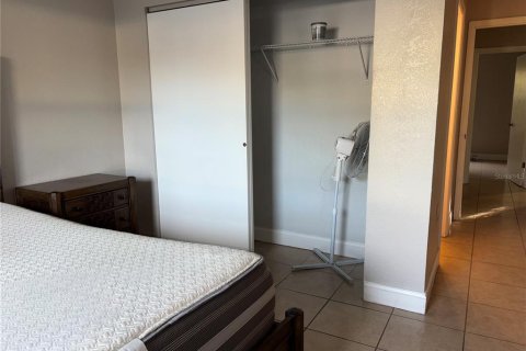 Condo in New Port Richey, Florida, 2 bedrooms  № 2108693 - photo 6