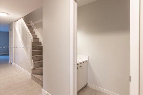 Снять в аренду таунхаус в Майами, Флорида 3 спальни, 134.8м2, № 1956966 - фото 28