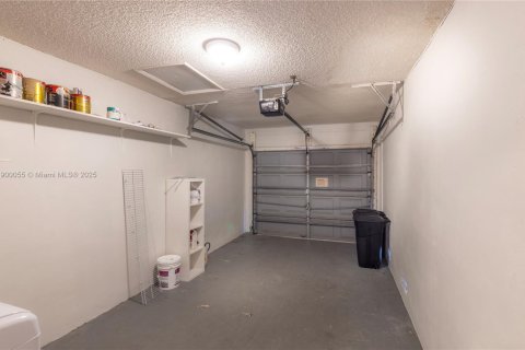 Снять в аренду таунхаус в Майами, Флорида 3 спальни, 134.8м2, № 1956966 - фото 4