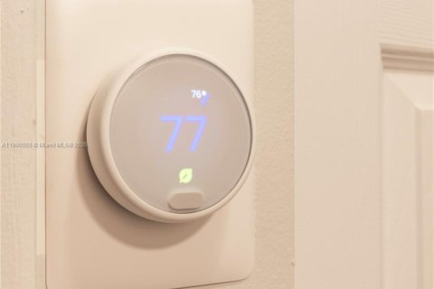 Снять в аренду таунхаус в Майами, Флорида 3 спальни, 134.8м2, № 1956966 - фото 27