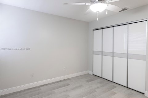Снять в аренду таунхаус в Майами, Флорида 3 спальни, 134.8м2, № 1956966 - фото 22