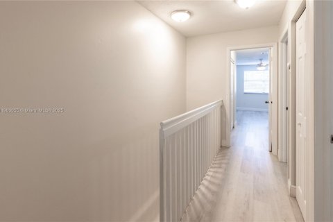 Снять в аренду таунхаус в Майами, Флорида 3 спальни, 134.8м2, № 1956966 - фото 19