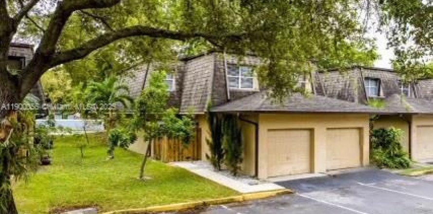 Таунхаус в Майами, Флорида 3 спальни, 134.8м2 № 1956966