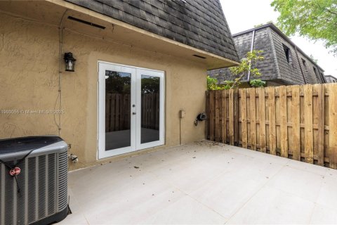 Снять в аренду таунхаус в Майами, Флорида 3 спальни, 134.8м2, № 1956966 - фото 30