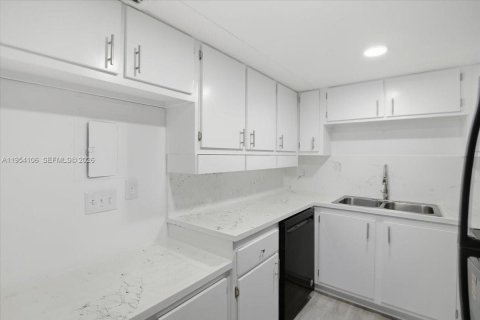 Купить кондоминиум в Лодерхилл, Флорида 2 спальни, 80.82м2, № 2009083 - фото 5