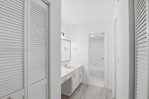 Купить кондоминиум в Лодерхилл, Флорида 2 спальни, 80.82м2, № 2009083 - фото 4