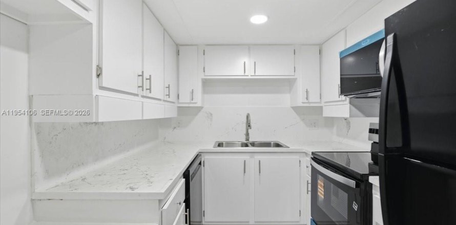 Кондоминиум с 2 спальнями в Лодерхилл, Флорида № 2009083