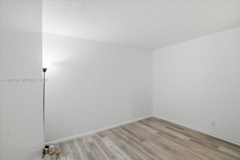 Купить кондоминиум в Лодерхилл, Флорида 2 спальни, 80.82м2, № 2009083 - фото 9