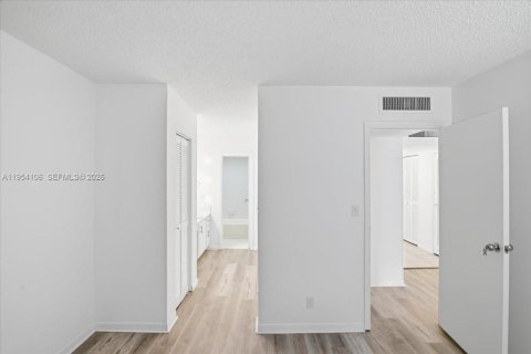 Купить кондоминиум в Лодерхилл, Флорида 2 спальни, 80.82м2, № 2009083 - фото 21