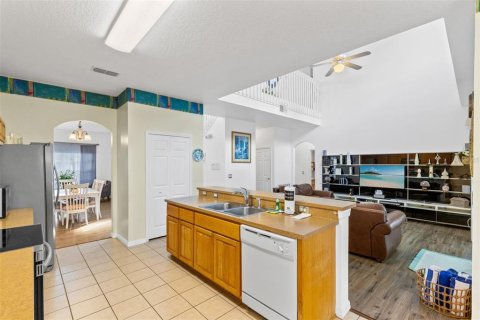 House in Kissimmee, Florida 5 bedrooms, 244.89 sq.m. № 2148483 - photo 14