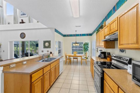 House in Kissimmee, Florida 5 bedrooms, 244.89 sq.m. № 2148483 - photo 11